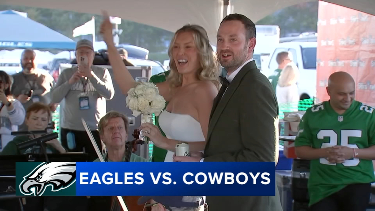 Chicago couple Lindsey Carl, Brandon Byrd get married at Philadelphia Eagles tailgate before MNF
       — Sunnyvale Community news