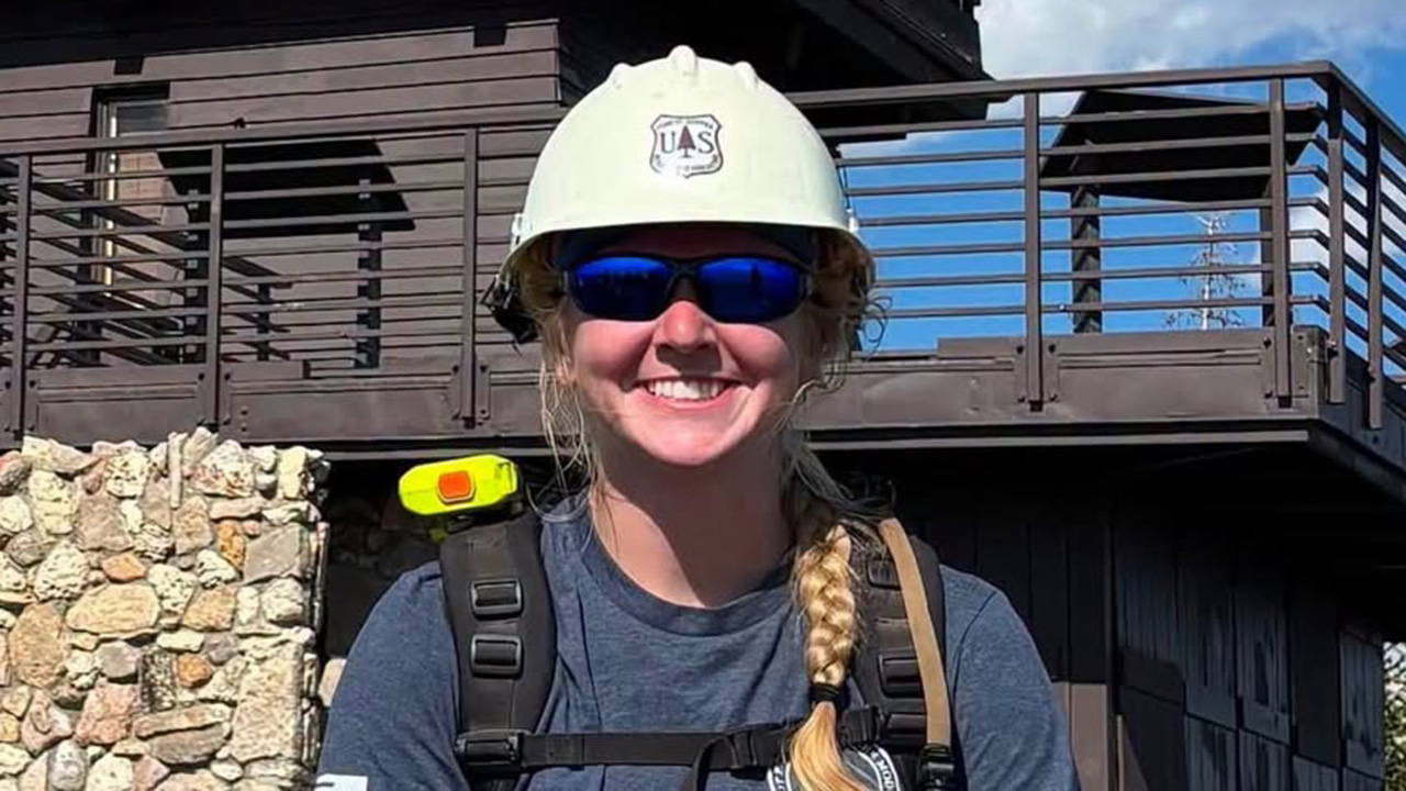 Firefighter, 24, died after being struck by a tree battling La. wildfire — KTVU FOX 2 Bay Area, Sunnyvale Community news